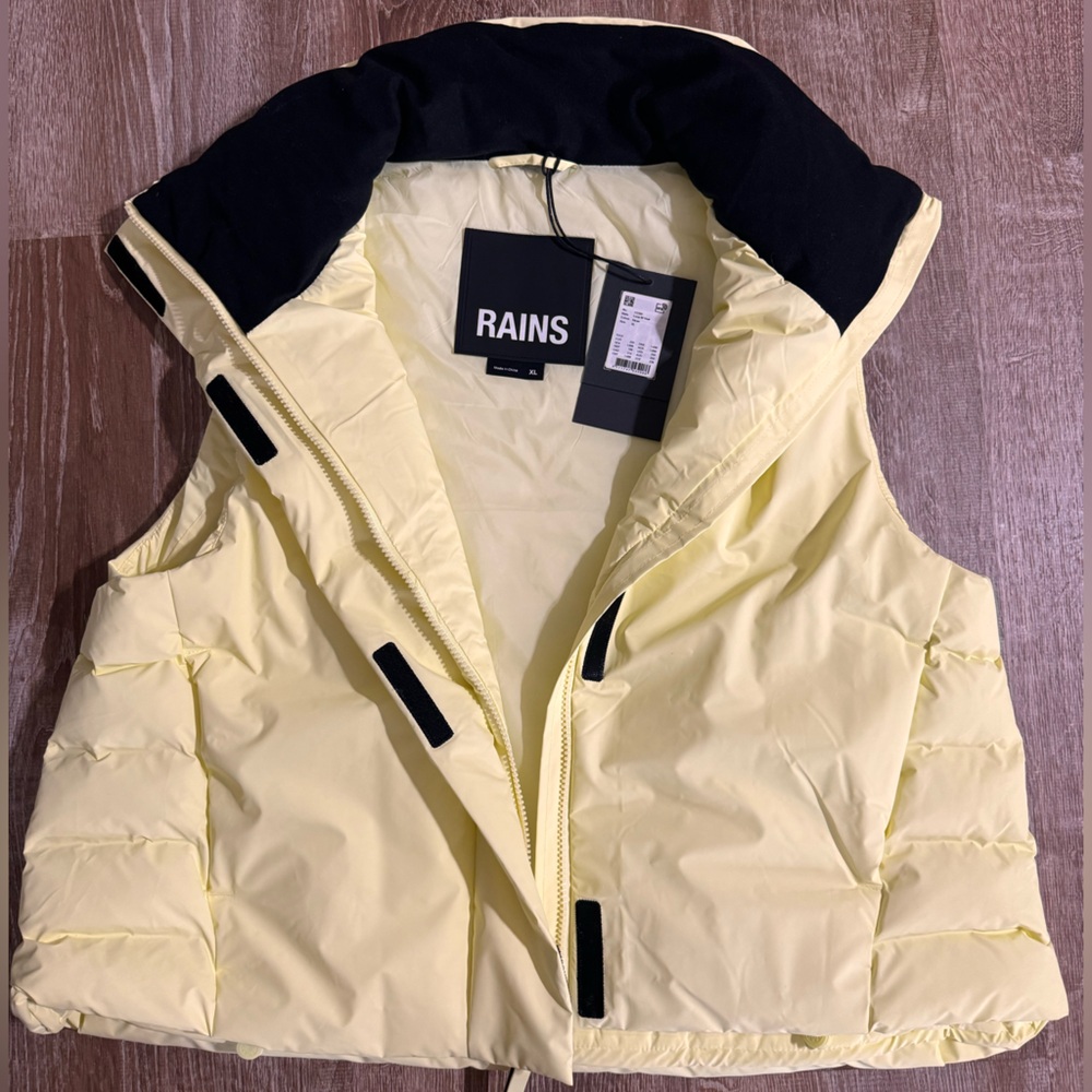 NWT RAINS LOOP W VEST